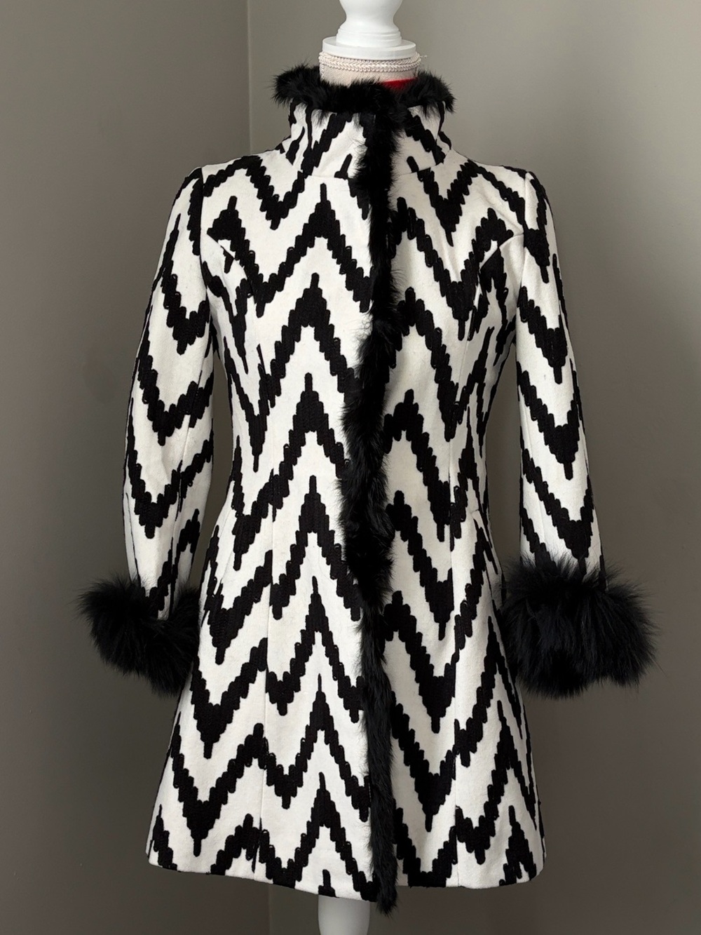♟️YIMAN Black and White Chevron Women’s Small Pea Coat with Faux Fur Trim